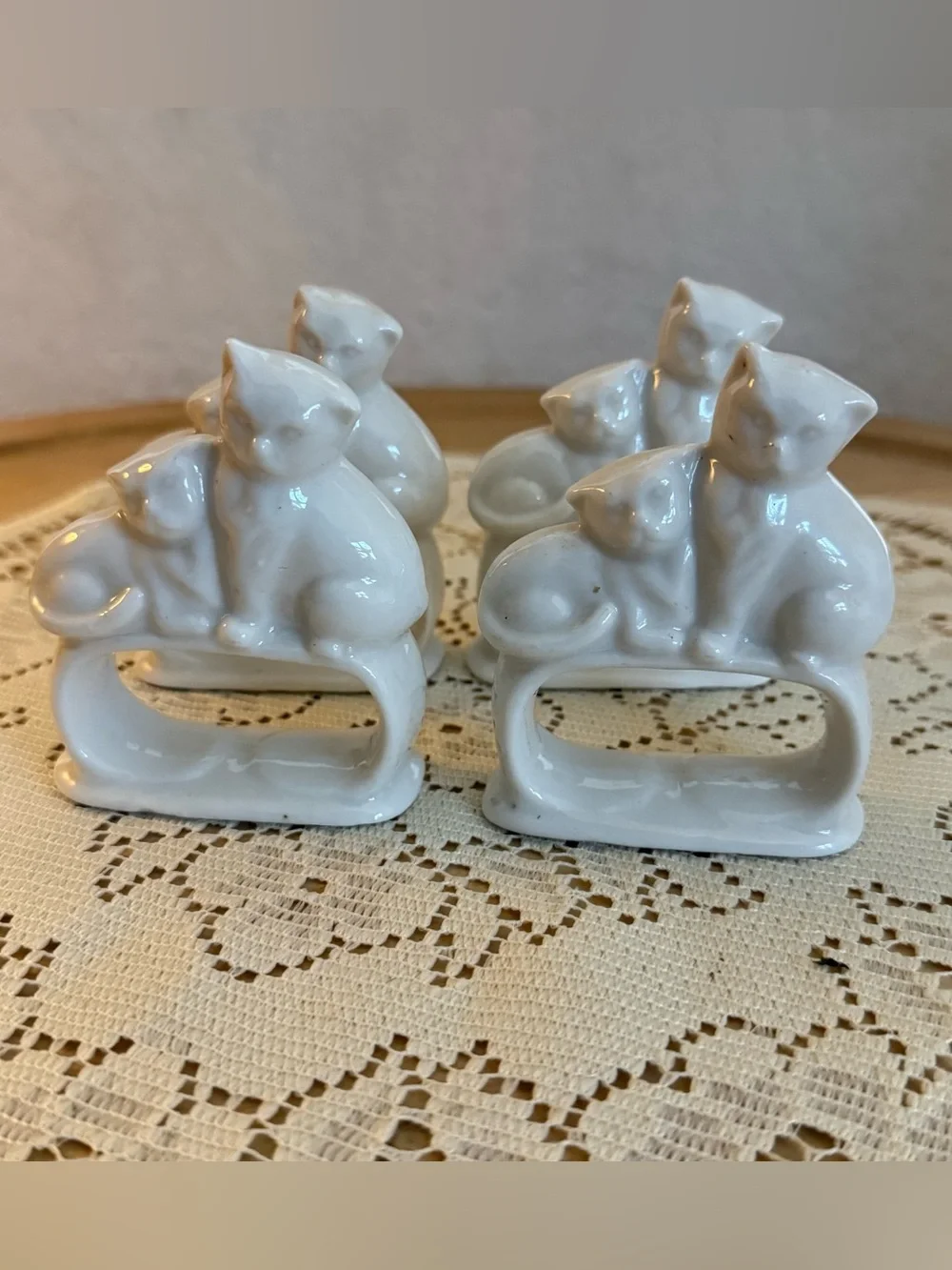 Vintage Ceramic White Cat Nakin Ring Holders
